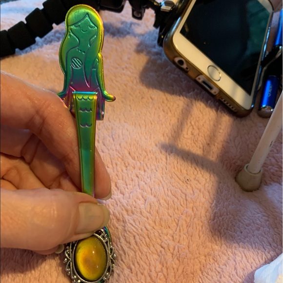 Hand painted shells, beads & real abalone hanging. - Picture 8 of 8